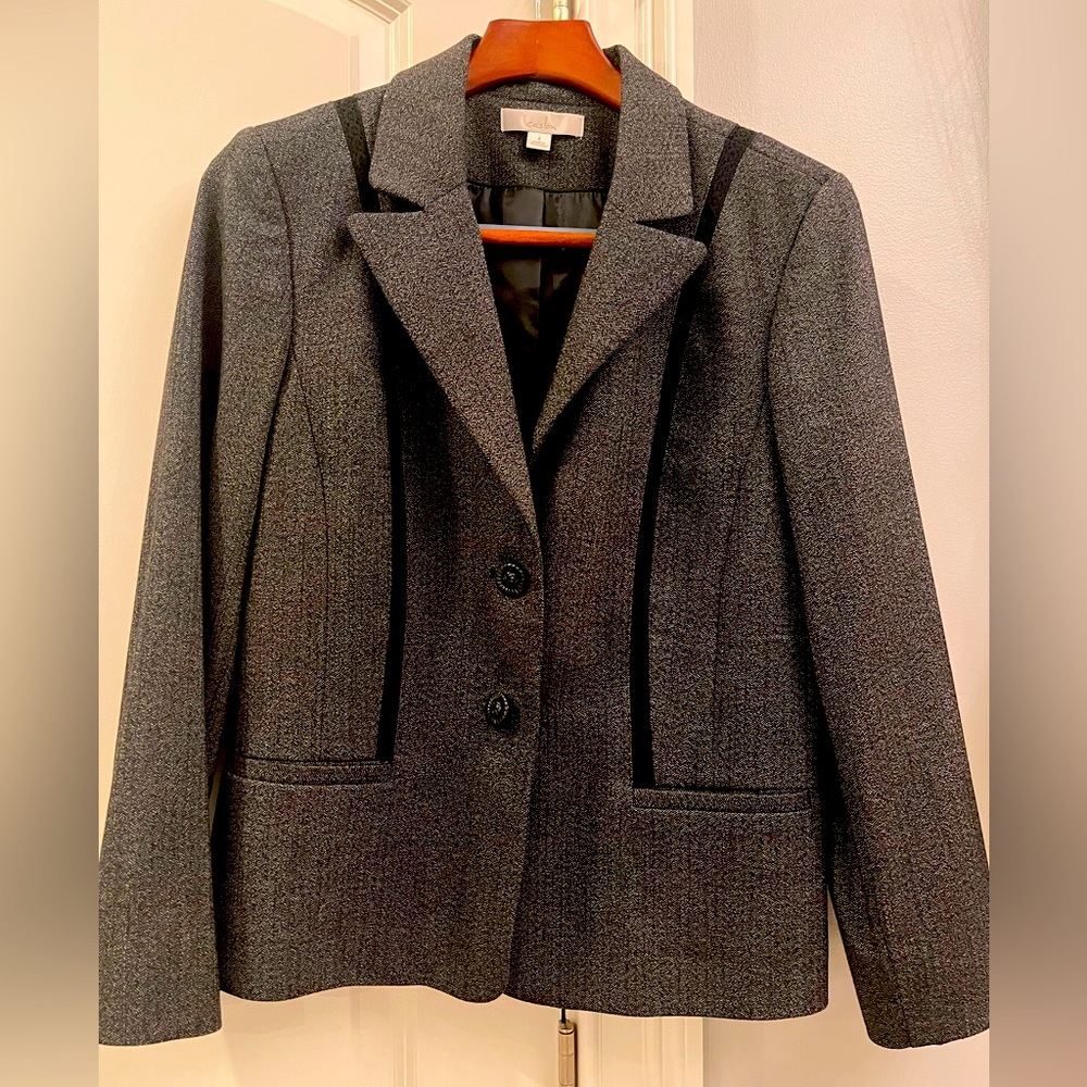 Woman’s Business Pant Suit by Caslon Size 6P